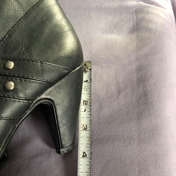 Black boots stud details - Picture 7 of 10